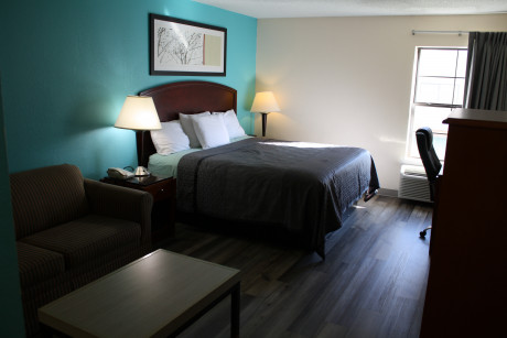 hotel2022 - King bedroom