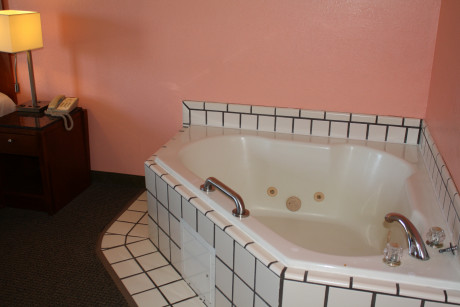 Executive Inn & Suites Wichita Falls - Jacuzzi Suite